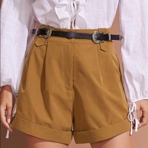 Pleated hi waisted shorts